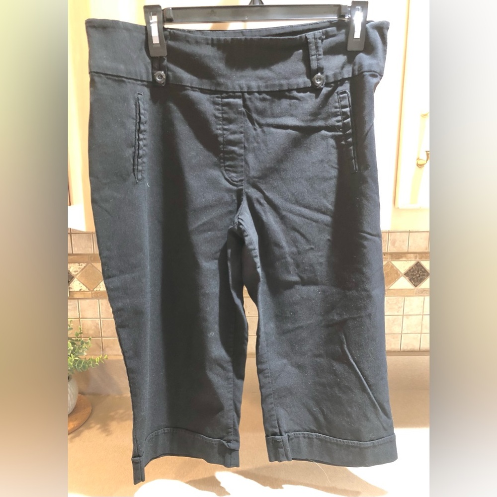 Reitmans Black Capri Pants Sz. 17 Canadian or Lg. 12-14 U.S.